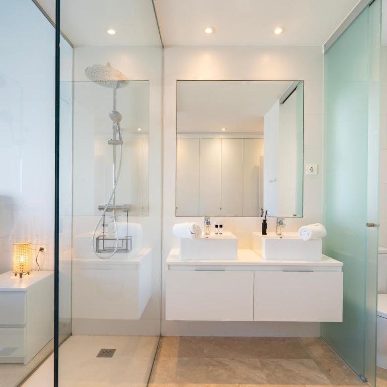 Modern Luxurious 3-Bedroom Residence with Resort Amenities - Apartamento - 12