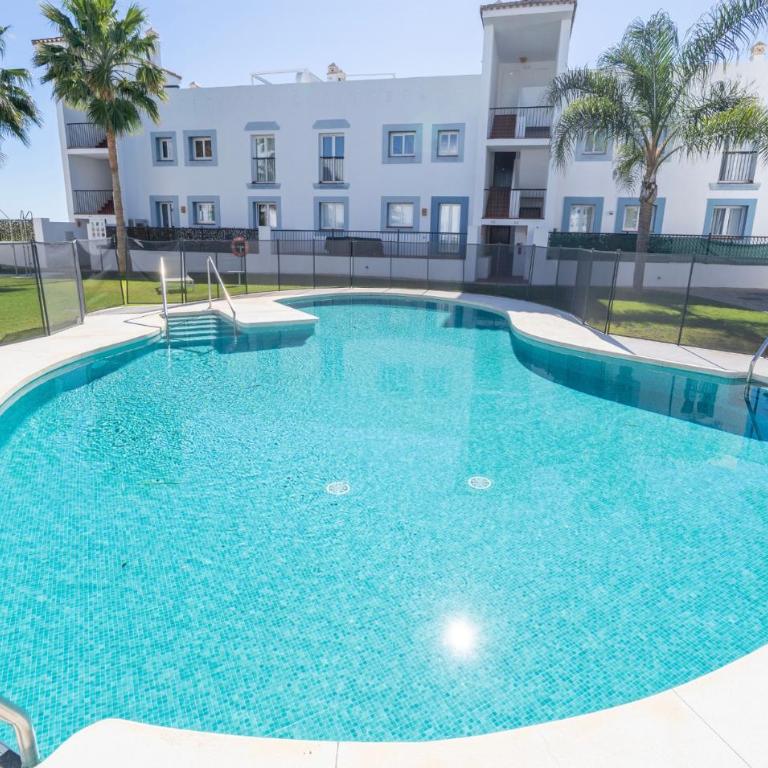 Modern Luxurious 3-Bedroom Residence with Resort Amenities - Apartamento - 24
