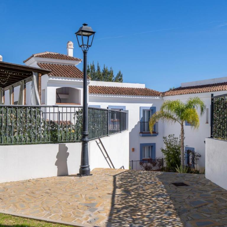 Modern Luxurious 3-Bedroom Residence with Resort Amenities - Apartamento - 26