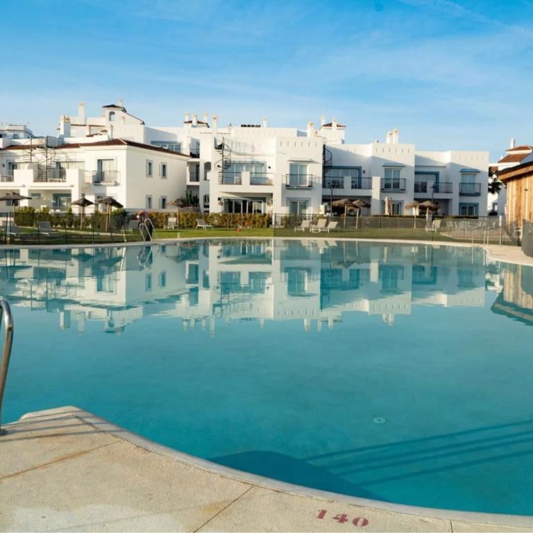 Modern Luxurious 3-Bedroom Residence with Resort Amenities - Apartamento - 33