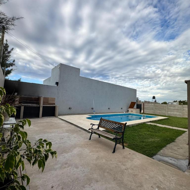 City Bell La plata Casa con pileta 13 personas - Room #1585862301 - 9