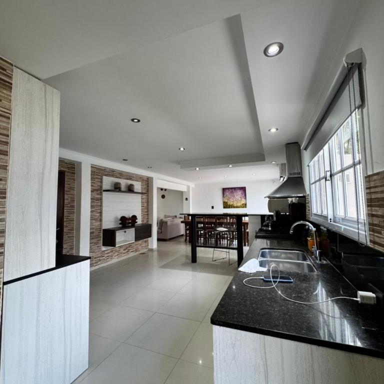 City Bell La plata Casa con pileta 13 personas - Room #1585862301 - 11
