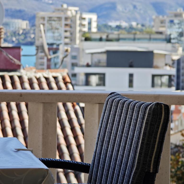 Villa Krivokapić Budva - Dvokrevetna Soba sa Bračnim Krevetom sa Balkonom i Pogledom na More - 4