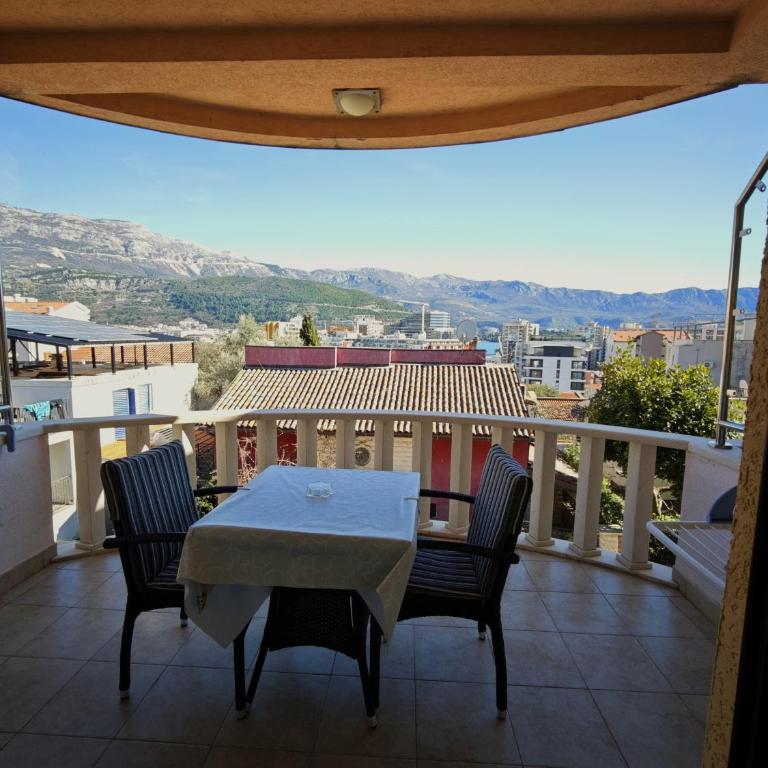 Villa Krivokapić Budva - Dvokrevetna Soba sa Bračnim Krevetom sa Balkonom i Pogledom na More - 7