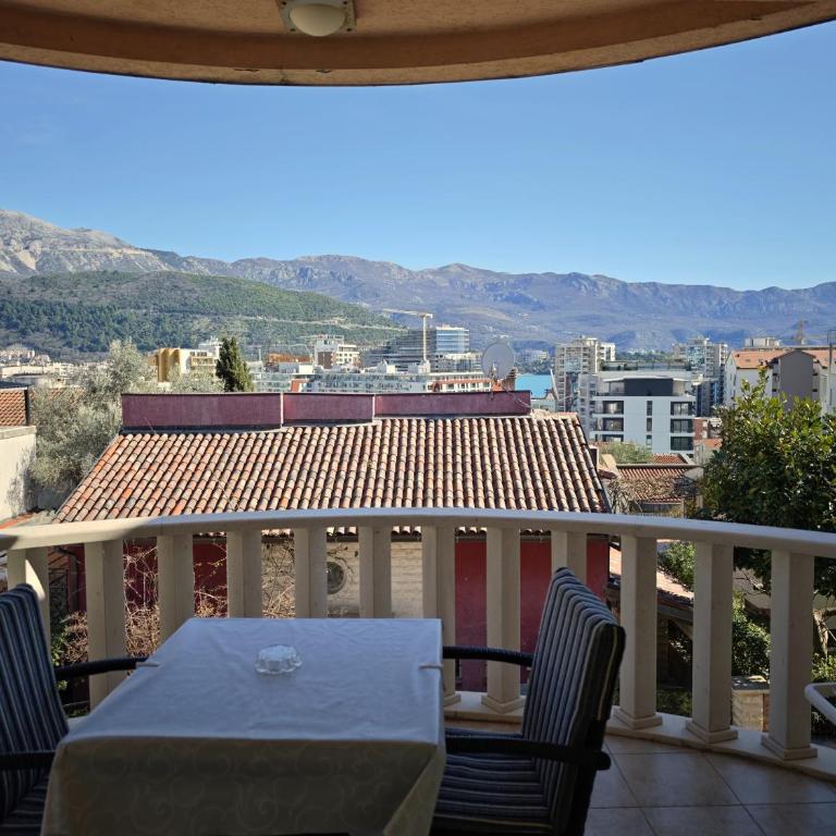 Villa Krivokapić Budva - Dvokrevetna Soba sa Bračnim Krevetom sa Balkonom i Pogledom na More - 3