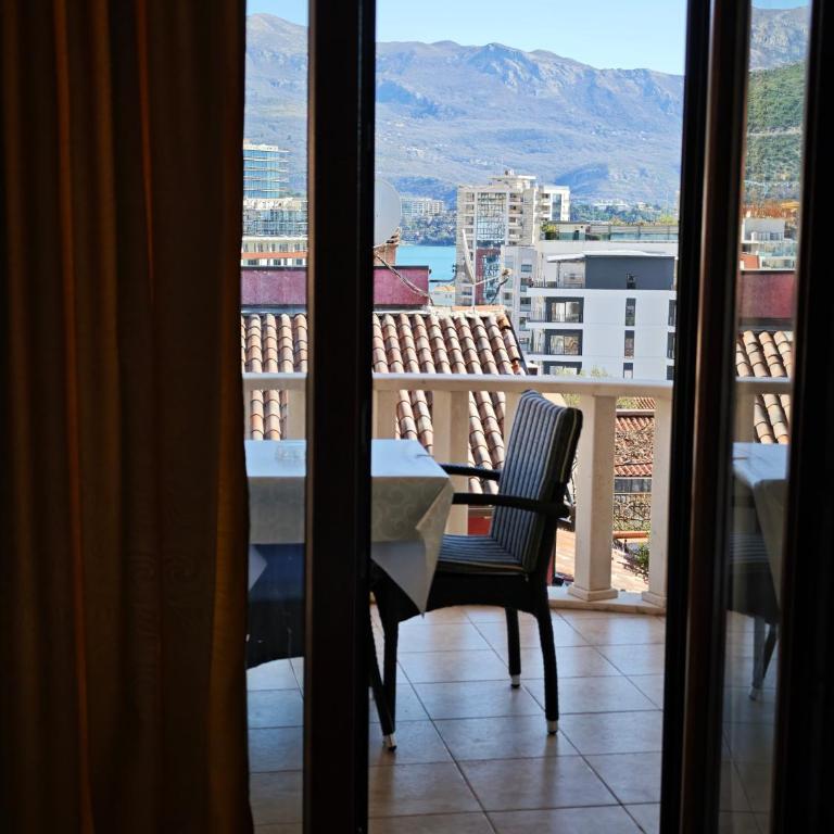 Villa Krivokapić Budva - Dvokrevetna Soba sa Bračnim Krevetom sa Balkonom i Pogledom na More - 1