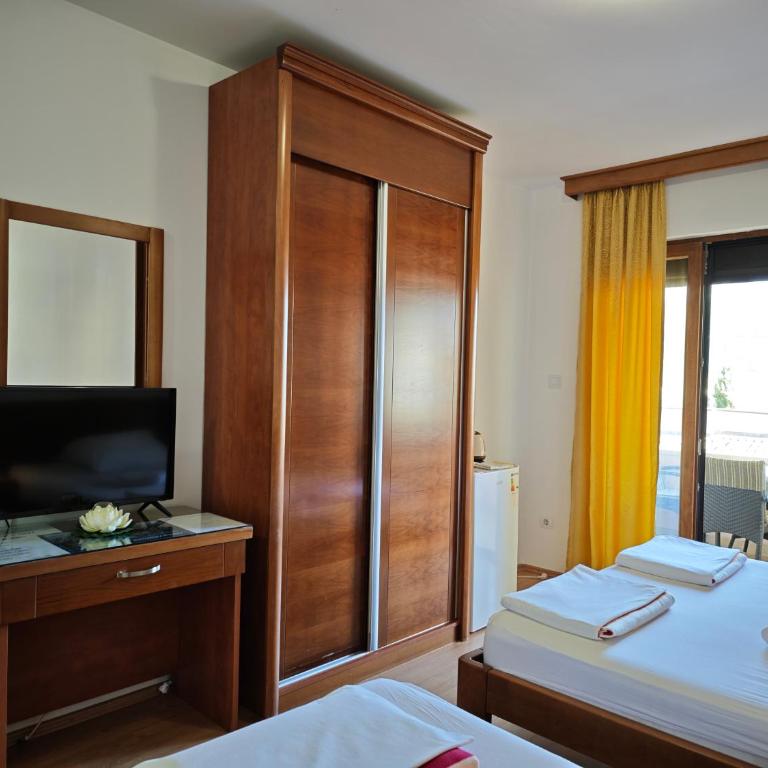 Villa Krivokapić Budva - Trokrevetna Soba sa Terasom - 6