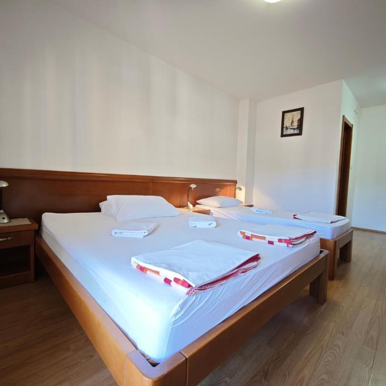 Villa Krivokapić Budva - Trokrevetna Soba sa Terasom - 7