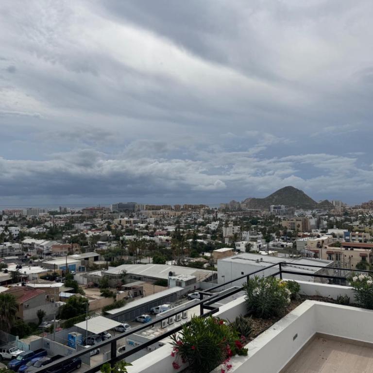 Luxury Studio • Rooftop Escape with Pool & Hot Tub - Apartamento - 24