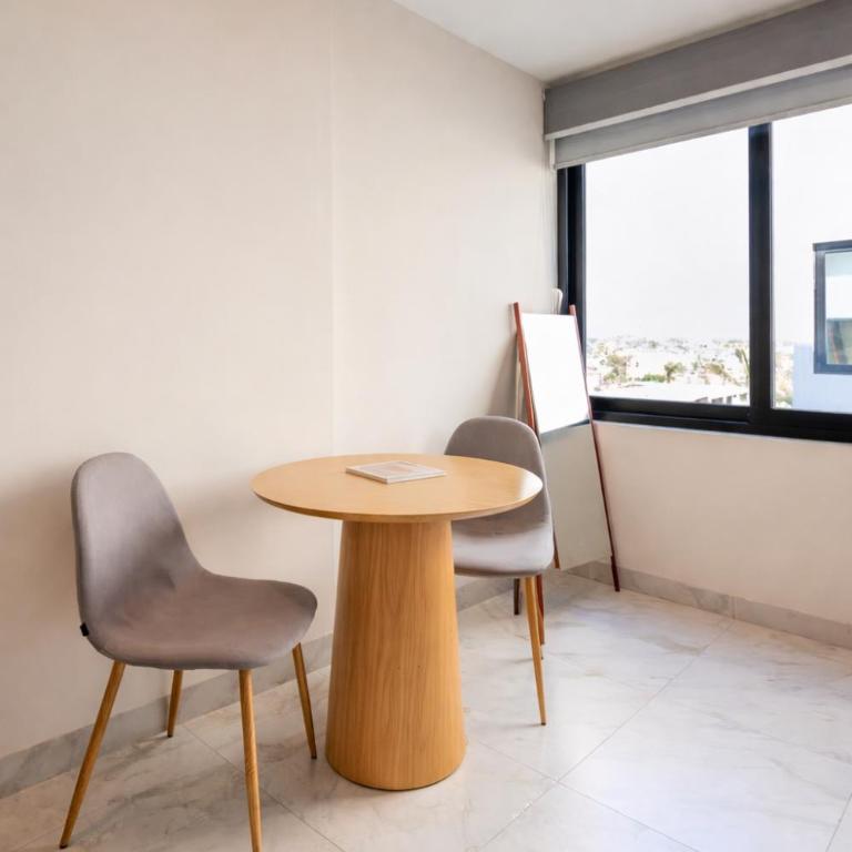 Luxury Studio • Rooftop Escape with Pool & Hot Tub - Apartamento - 13