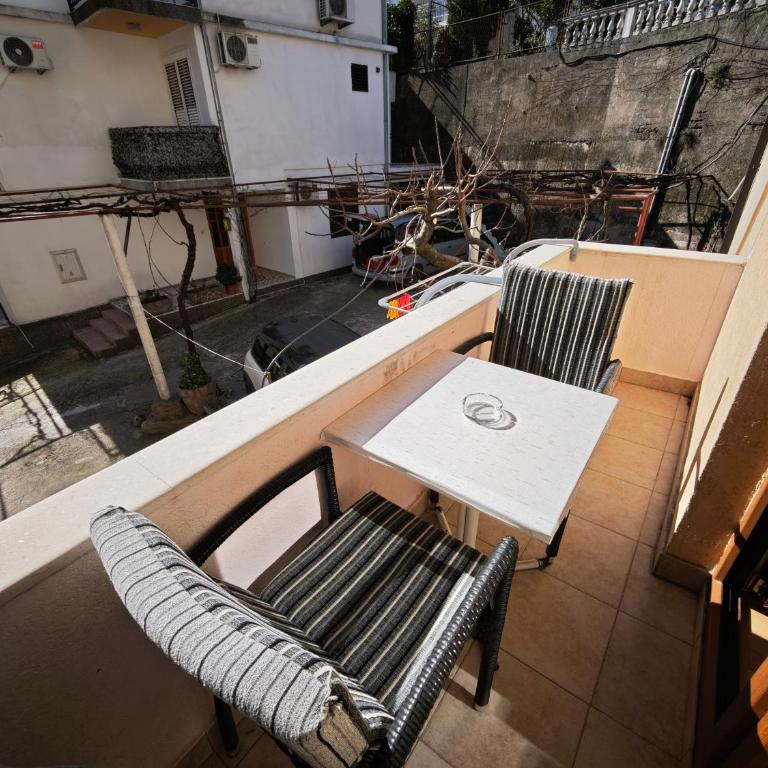 Villa Krivokapić Budva - Dvokrevetna Soba s Bračnim Krevetom s Pogledom na Vrt - 12