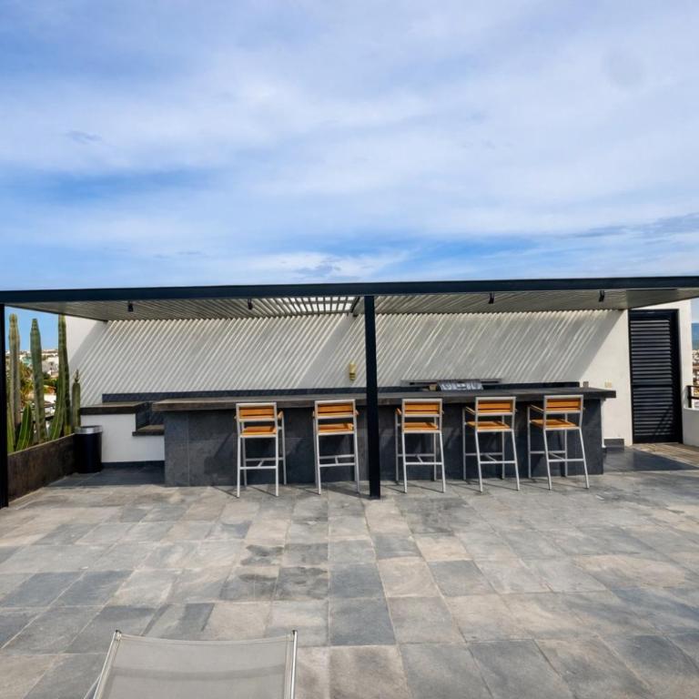 Luxury Studio • Rooftop Escape with Pool & Hot Tub - Apartamento - 30