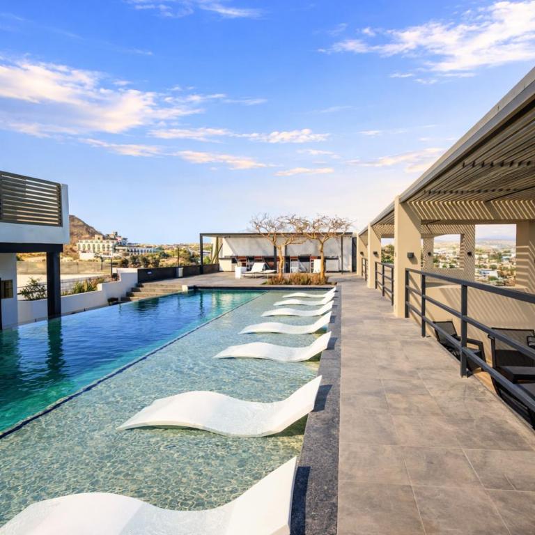Luxury Studio • Rooftop Escape with Pool & Hot Tub - Apartamento - 18