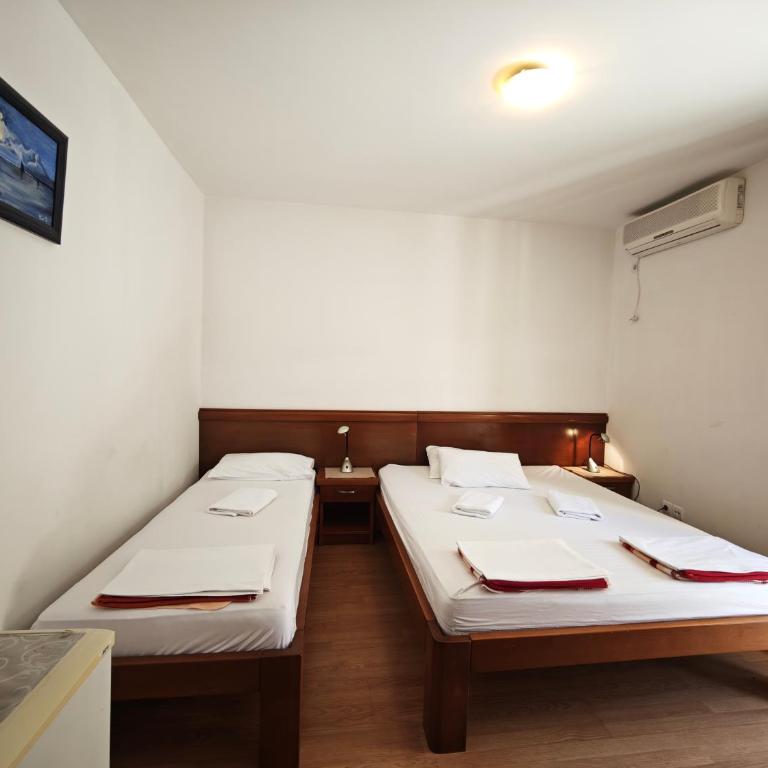 Villa Krivokapić Budva - Trokrevetna Soba sa Terasom - 7
