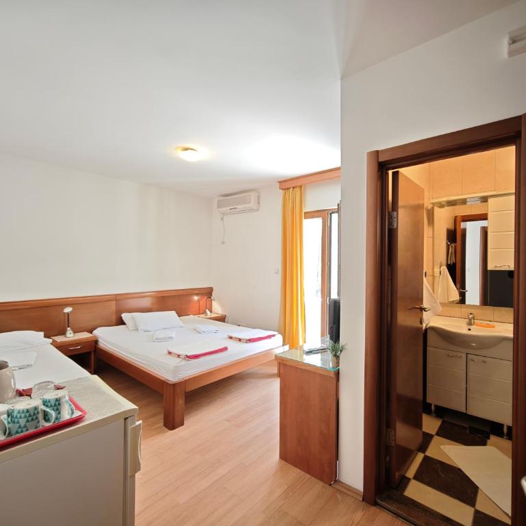 Villa Krivokapić Budva - Trokrevetna Soba sa Terasom - 5