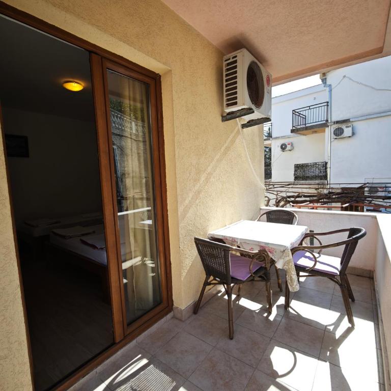 Villa Krivokapić Budva - Trokrevetna Soba sa Terasom - 8