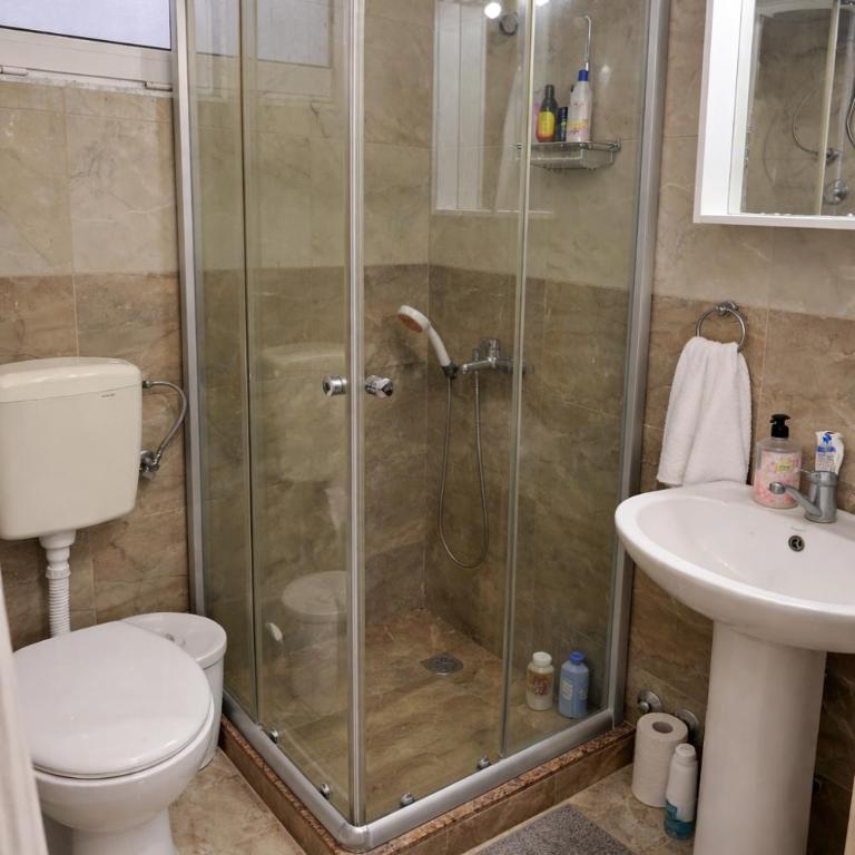 Belmare - Room #1585869404 - 2