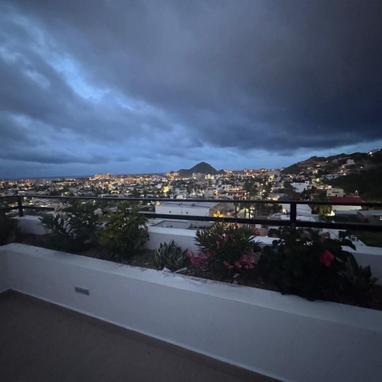 Rooftop Escape • Walk to Beach • Luxury Suite - Apartamento - 27