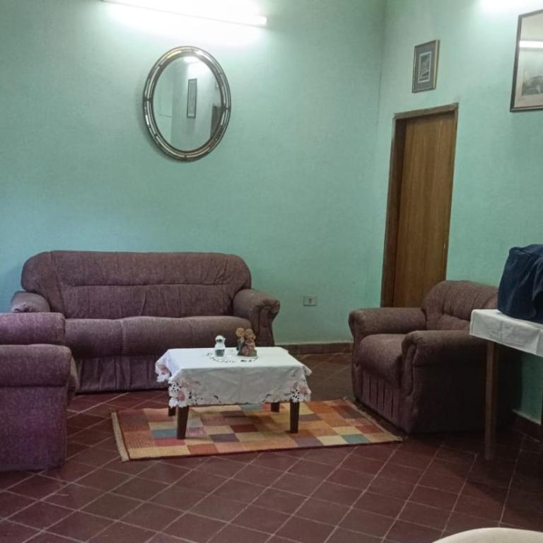 Casa Privada con Pileta, quincho y Parking Gratis en Altos - Three-Bedroom House - 4