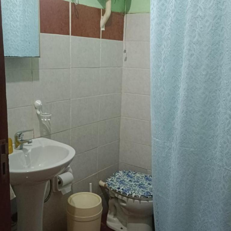 Casa Privada con Pileta, quincho y Parking Gratis en Altos - Three-Bedroom House - 14