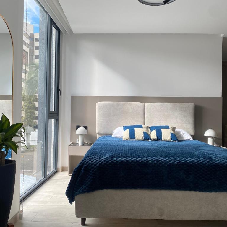 Amplio estudio con balcón en zona exclusiva - Room #1585833801 - 45