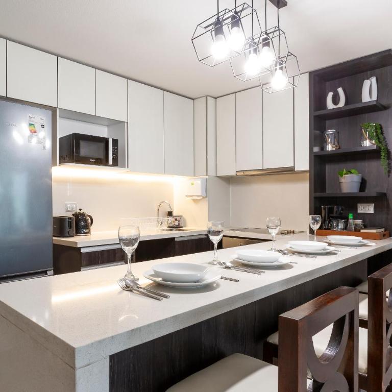 Apartamento a pasos del Parque Arauco con piscina en Las Condes - Aire acondicionado - Two-Bedroom Apartment with Balcony and Terrace - 32