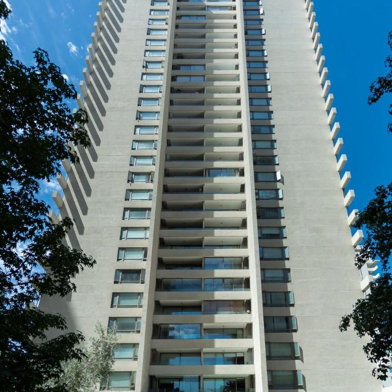 Apartamento a pasos del Parque Arauco con piscina en Las Condes - Aire acondicionado - Two-Bedroom Apartment with Balcony and Terrace - 51