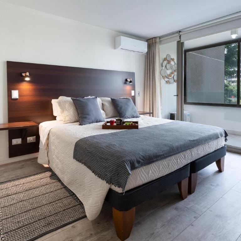 Apartamento a pasos del Parque Arauco con piscina en Las Condes - Aire acondicionado - Two-Bedroom Apartment with Balcony and Terrace - 2