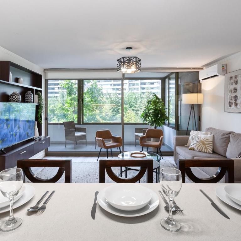 Apartamento a pasos del Parque Arauco con piscina en Las Condes - Aire acondicionado - Two-Bedroom Apartment with Balcony and Terrace - 1