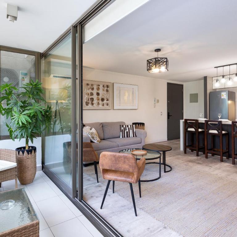 Apartamento a pasos del Parque Arauco con piscina en Las Condes - Aire acondicionado - Two-Bedroom Apartment with Balcony and Terrace - 47