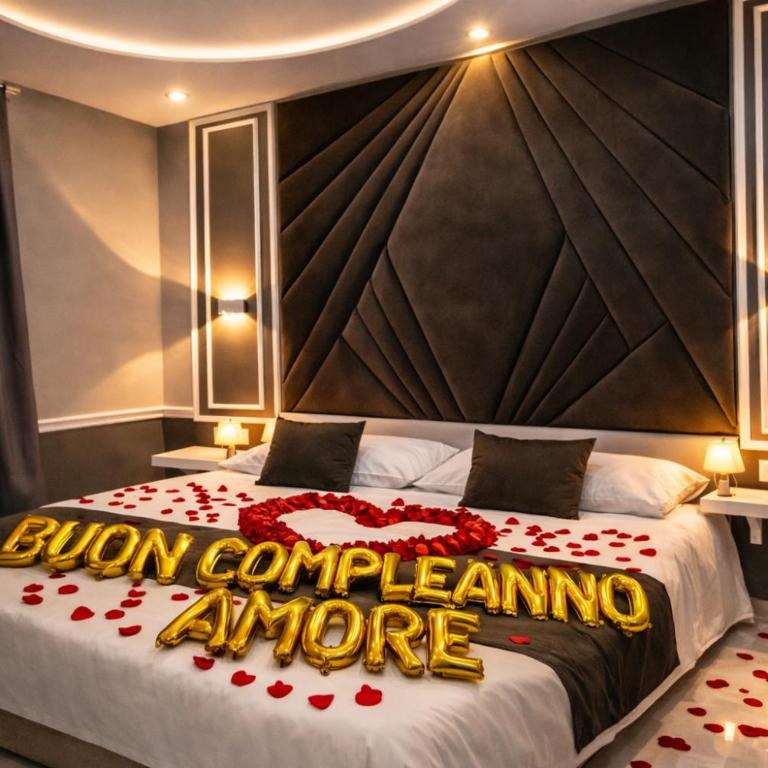 Sunny Suite Napoli - Jacuzzi Romantic Rooms near Central Station & Historic Center - Deluxe Double Room with Balcony - 2
