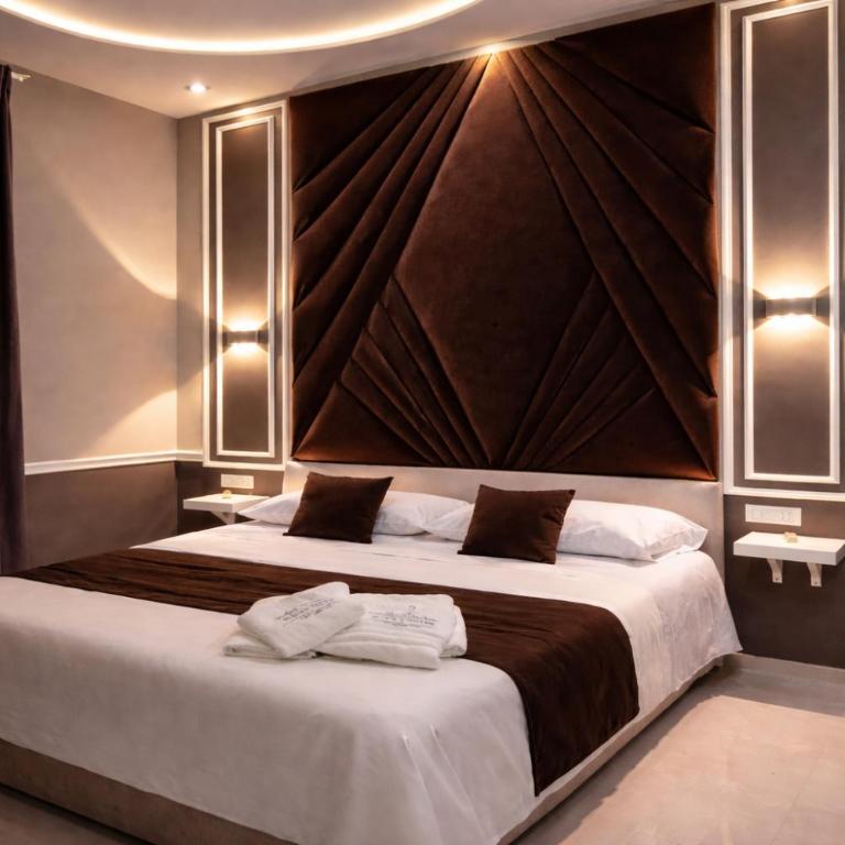 Sunny Suite Napoli - Jacuzzi Romantic Rooms near Central Station & Historic Center - Deluxe Double Room with Balcony - 3
