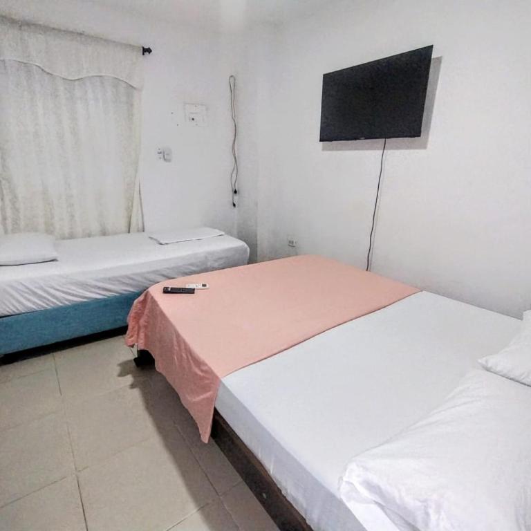 Hotel Taganga Plaza Santa Marta - Habitación Familiar con baño privado - 9