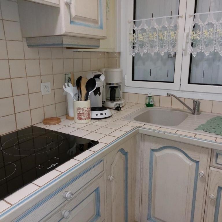 Agréable appartement pour 6 pers, balcon à 50m de la mer - FR-1-323-308 - Appartement - 12