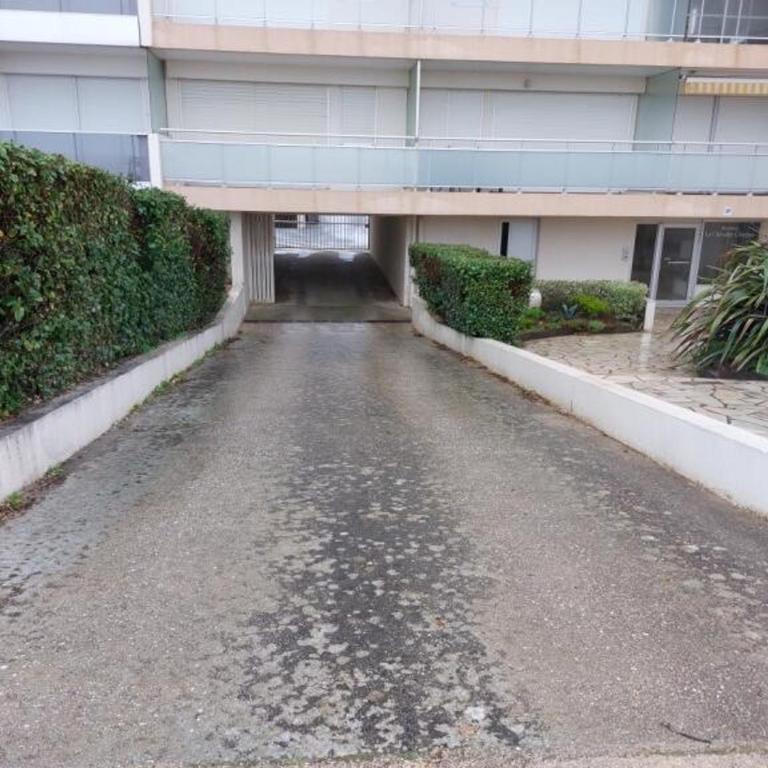 Bel appartement 2 chambres moderne face mer avec garage - FR-1-323-329 - Apartment - 25