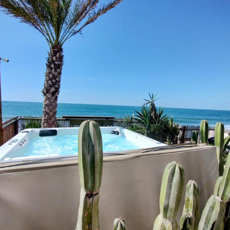 Beachfront apartment with private Jacuzzi - Apartamento de 2 dormitorios con balcón y vistas al mar - 7