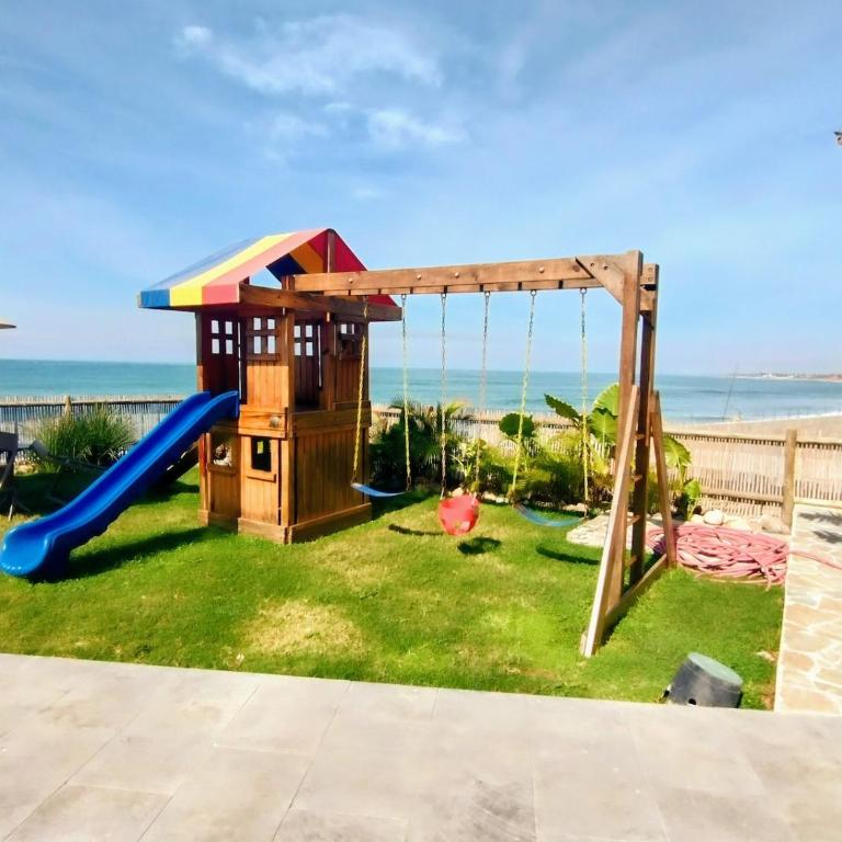 Beachfront apartment with private Jacuzzi - Apartamento de 2 dormitorios con balcón y vistas al mar - 9