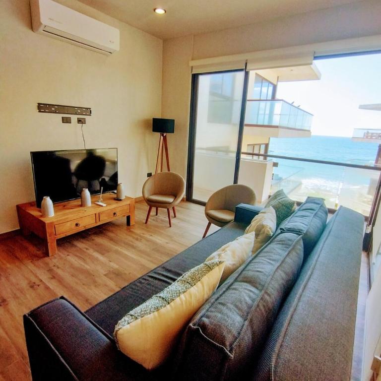 Beachfront apartment with private Jacuzzi - Apartamento de 2 dormitorios con balcón y vistas al mar - 48