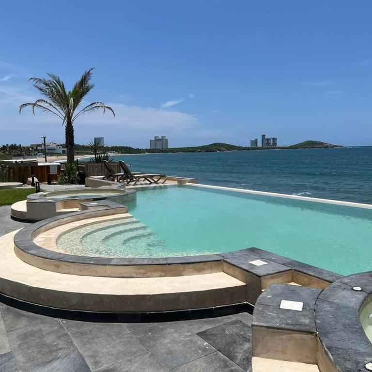Beachfront apartment with private Jacuzzi - Apartamento de 2 dormitorios con balcón y vistas al mar - 90