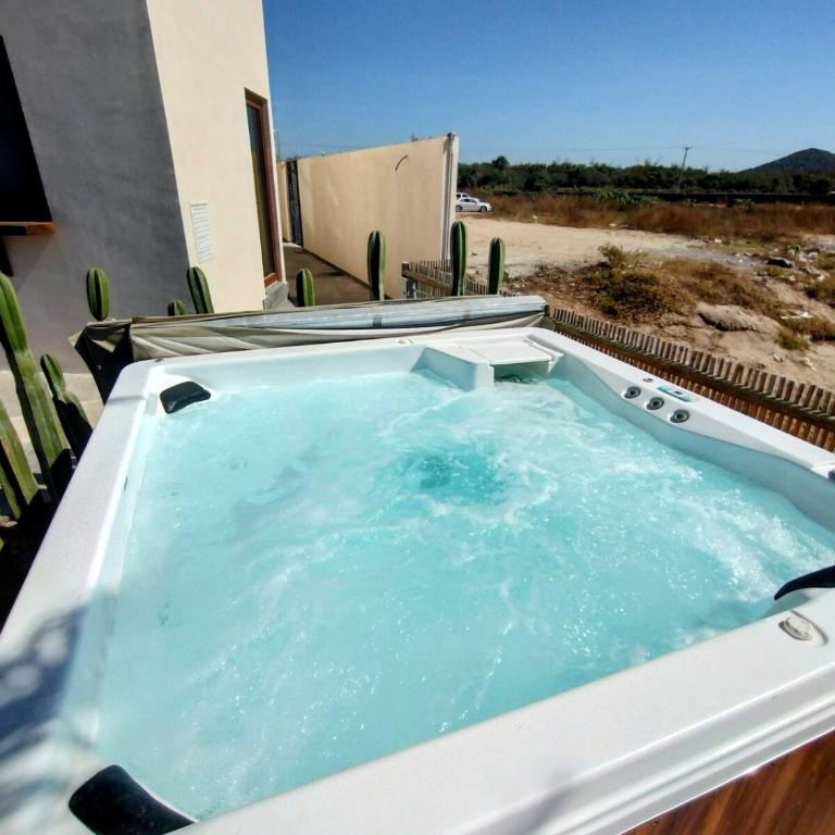 Beachfront apartment with private Jacuzzi - Apartamento de 2 dormitorios con balcón y vistas al mar - 100