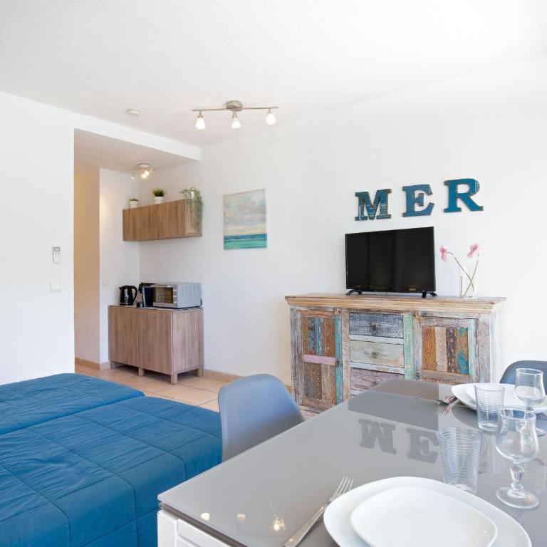 Studio Climatisé Proche Plage et Commerces avec Balcon, Wi-Fi et Parking - FR-1-466A-16 - Studio - 2
