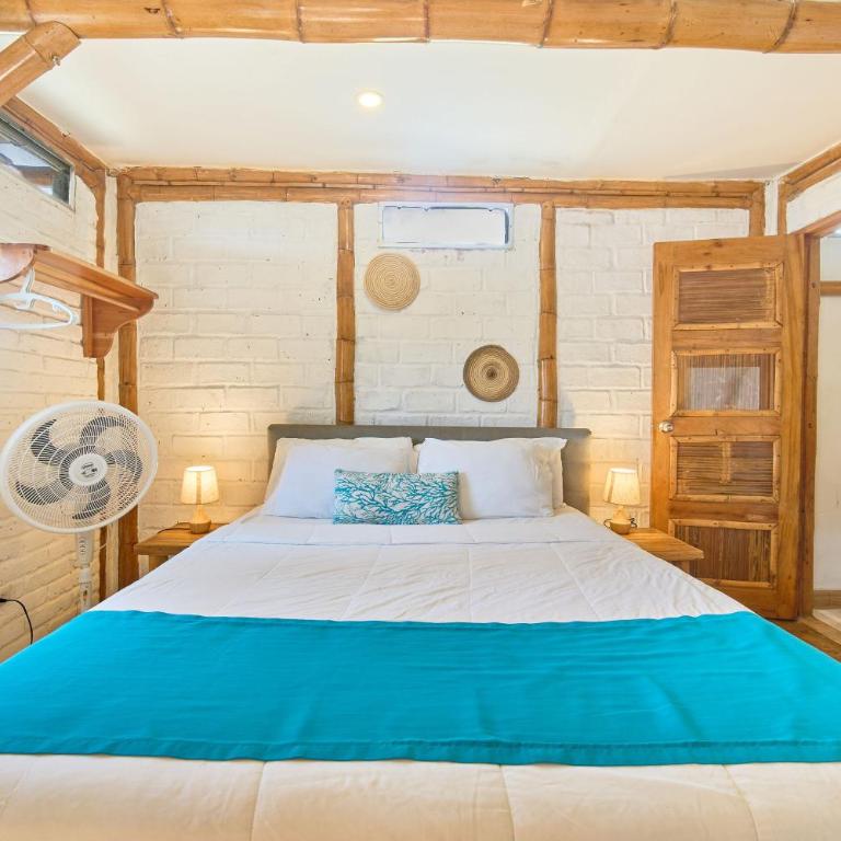 Cabalonga EcoAdventure - Queen Room with Balcony - 6