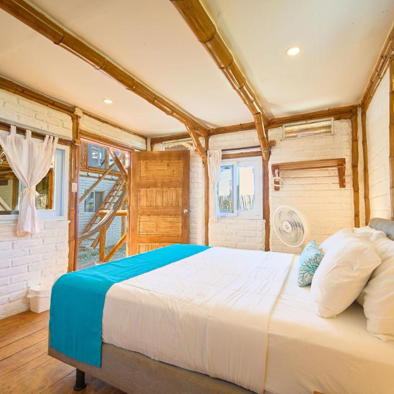 Cabalonga EcoAdventure - Queen Room with Balcony - 2