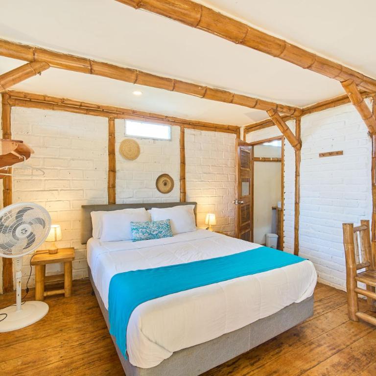Cabalonga EcoAdventure - Queen Room with Balcony - 4