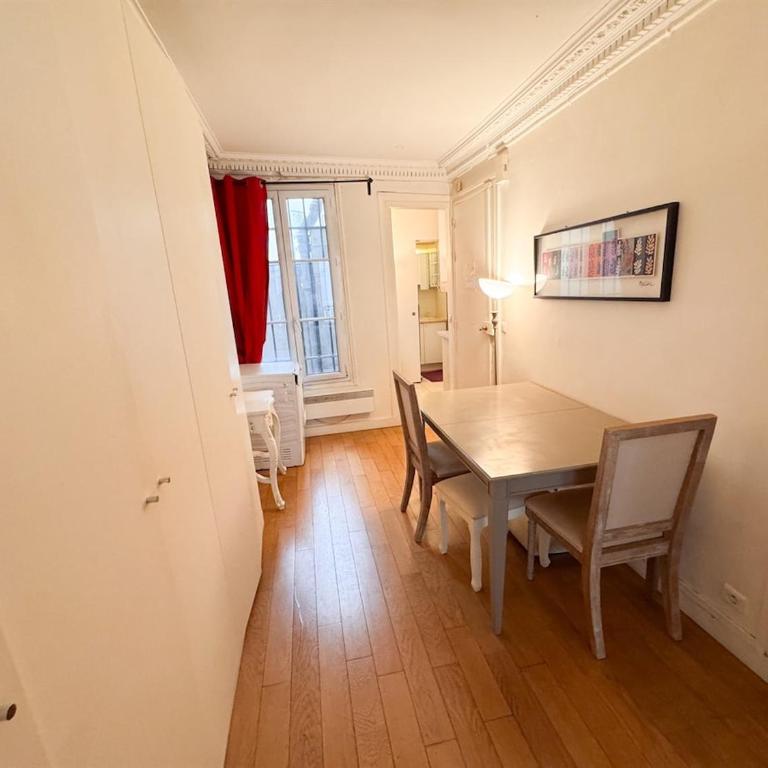 2 Charming flat in Heart of Paris near Louvre&Metro - One-Bedroom Apartment with City View - 8