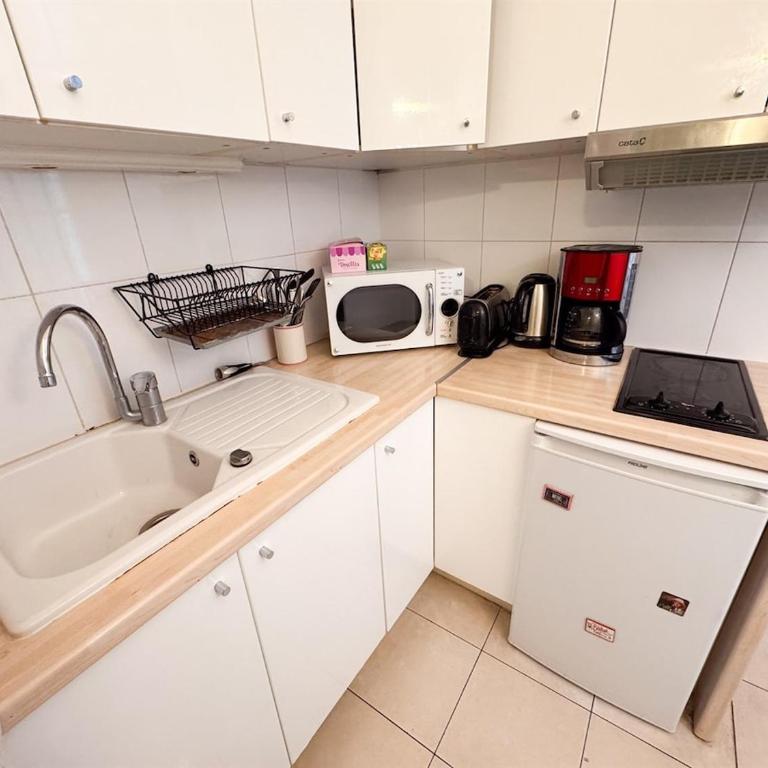 2 Charming flat in Heart of Paris near Louvre&Metro - One-Bedroom Apartment with City View - 11