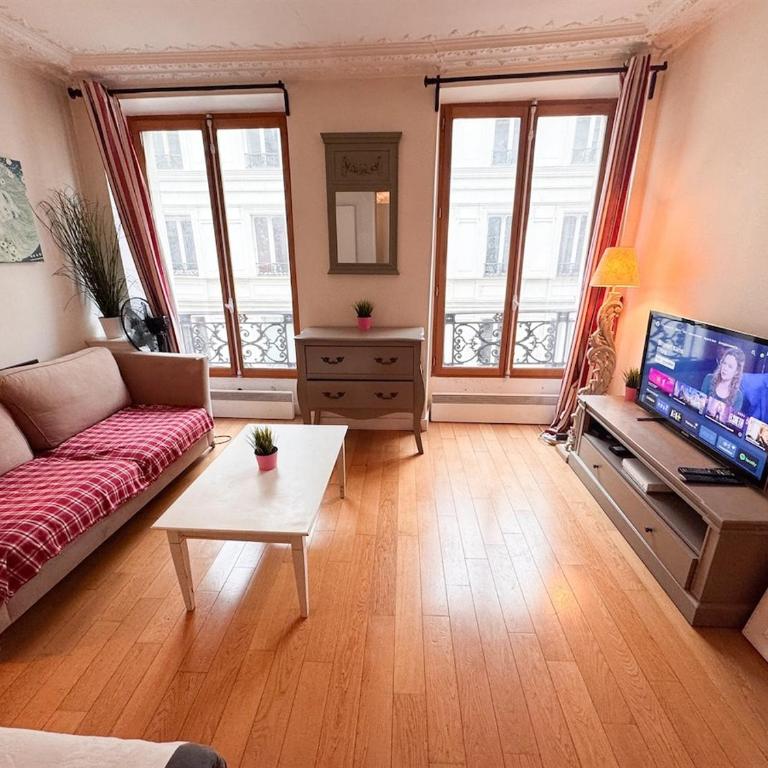 2 Charming flat in Heart of Paris near Louvre&Metro - One-Bedroom Apartment with City View - 5