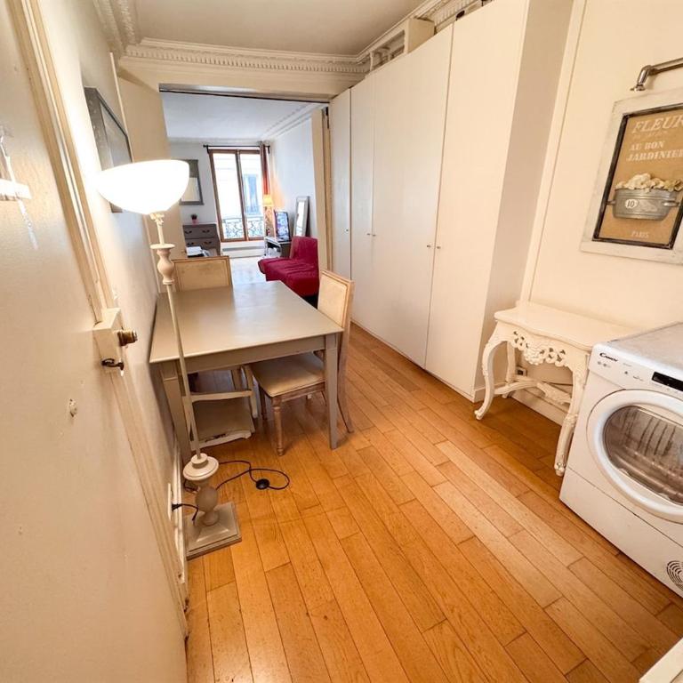 2 Charming flat in Heart of Paris near Louvre&Metro - One-Bedroom Apartment with City View - 9