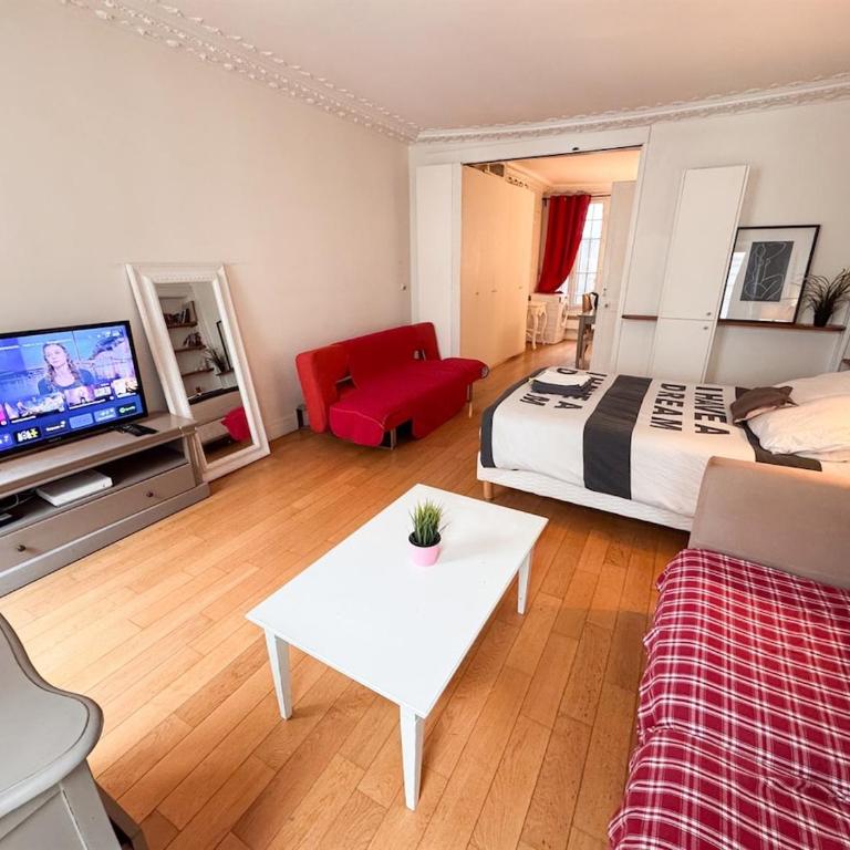 2 Charming flat in Heart of Paris near Louvre&Metro - One-Bedroom Apartment with City View - 7