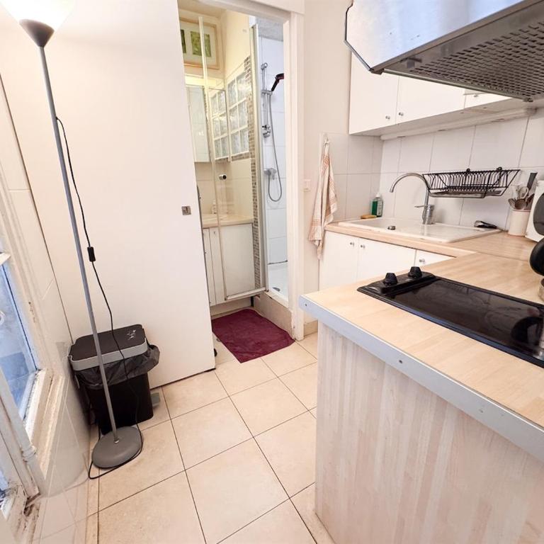 2 Charming flat in Heart of Paris near Louvre&Metro - One-Bedroom Apartment with City View - 12